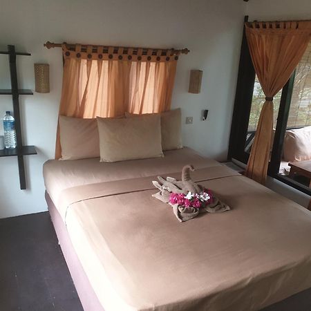 Ana Warung & Bungalows Gili Meno Esterno foto