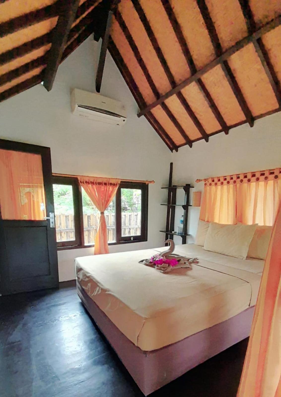 Ana Warung & Bungalows Gili Meno Esterno foto