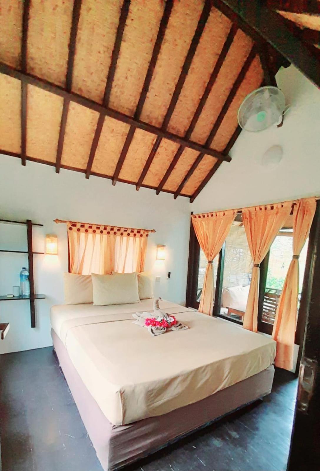 Ana Warung & Bungalows Gili Meno Esterno foto