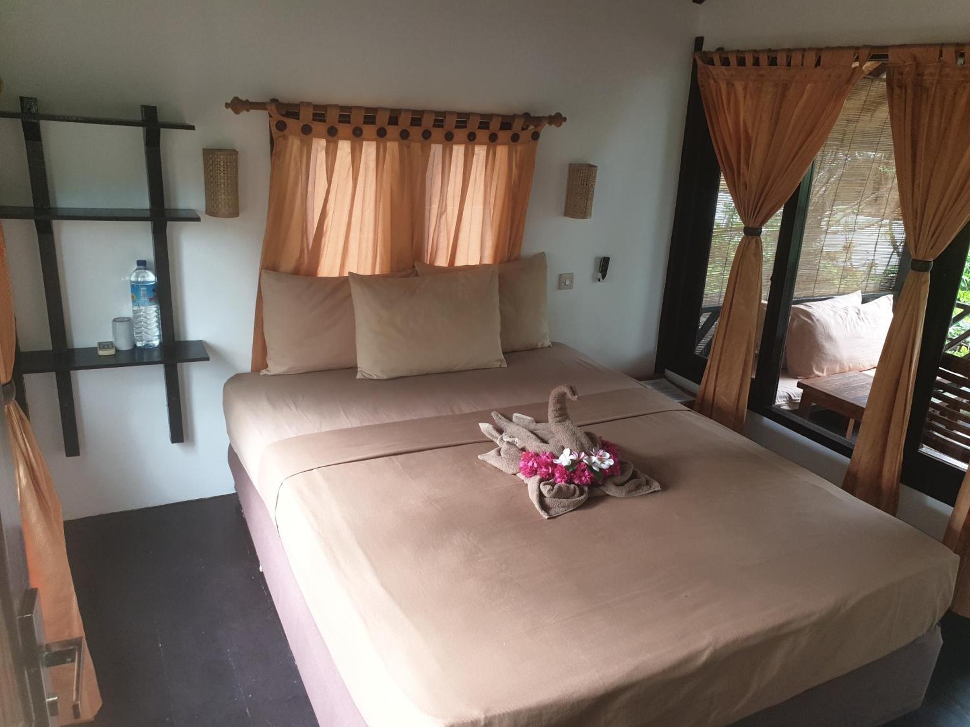 Ana Warung & Bungalows Gili Meno Esterno foto