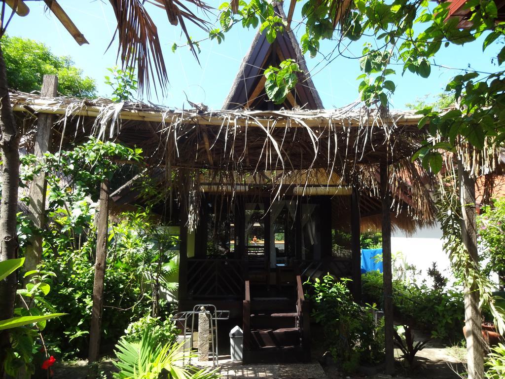Ana Warung & Bungalows Gili Meno Esterno foto