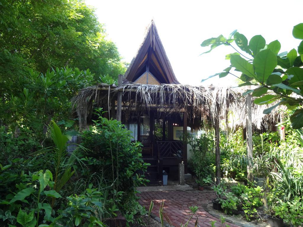 Ana Warung & Bungalows Gili Meno Esterno foto