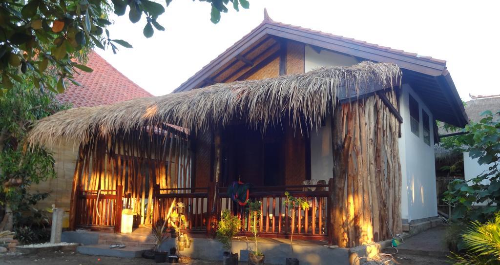 Ana Warung & Bungalows Gili Meno Esterno foto