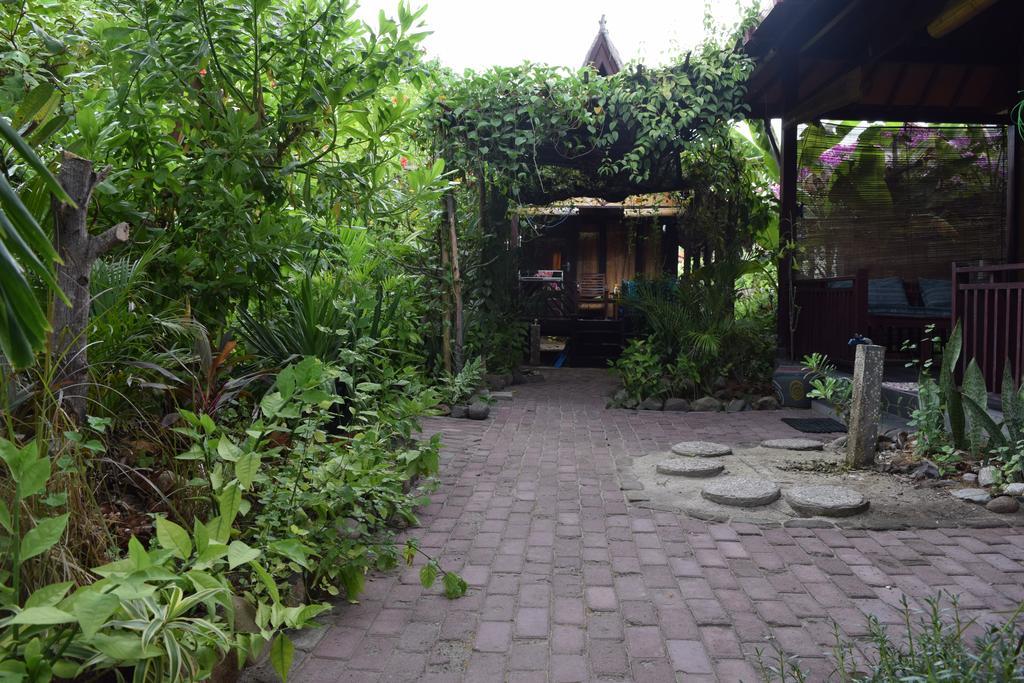 Ana Warung & Bungalows Gili Meno Esterno foto