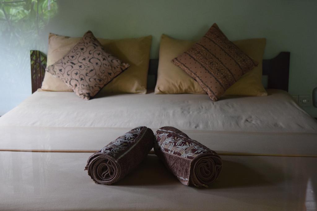 Ana Warung & Bungalows Gili Meno Esterno foto