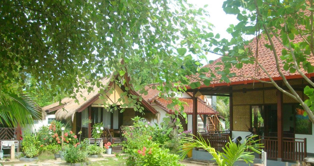Ana Warung & Bungalows Gili Meno Esterno foto