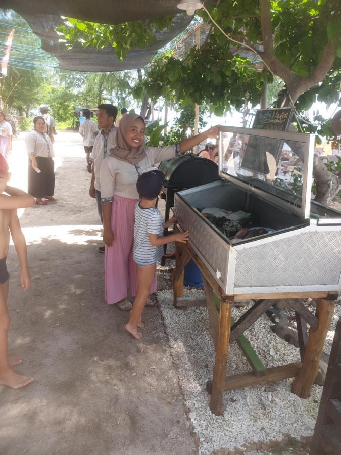 Ana Warung & Bungalows Gili Meno Esterno foto